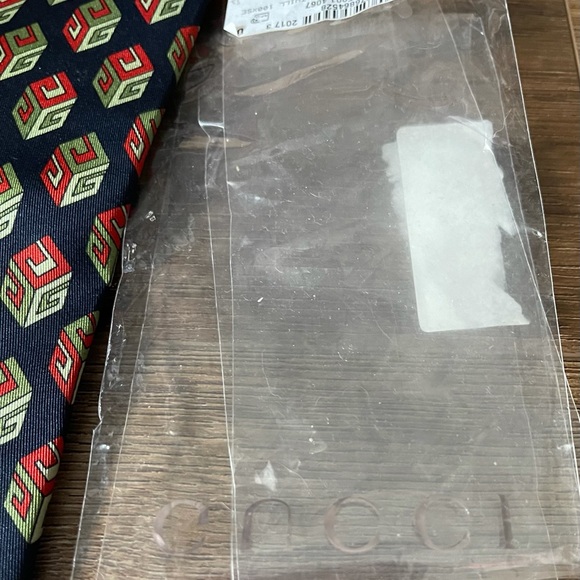 GUCCI-AUTHENTIC (NWT) Silk Tie - Picture 12 of 14